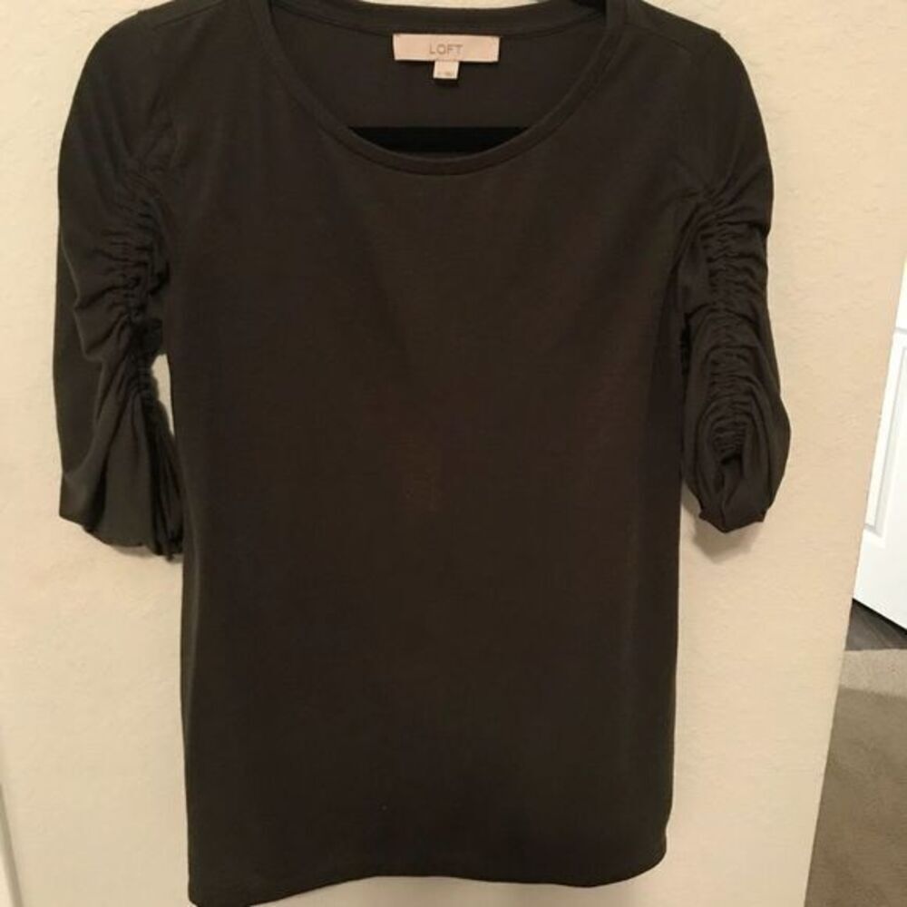 ANN TAYLOR LOFT Olive Green sweater